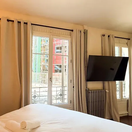 Marais, Rue Beaubourg - 6 Places Paris